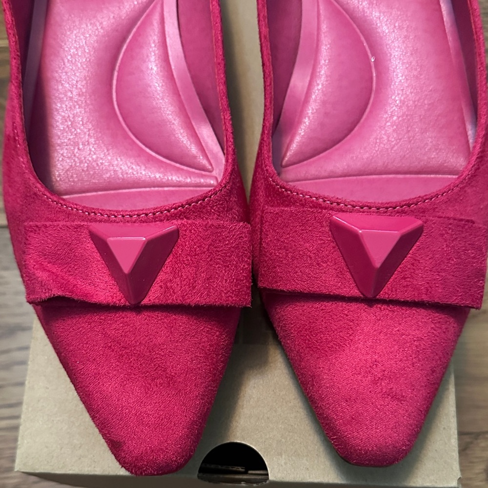 CL by Laundry Fuchsia Suede Pointed Toe Low Block Heels with Bow - Picture 9 of 9